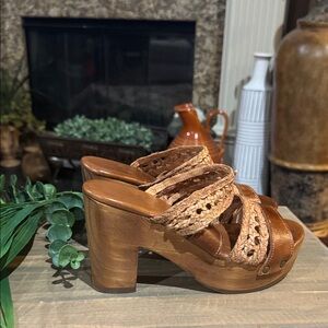 Bed Stu Crystal Tan Rustic Bone Rustic Sandal Wood Wedge Heel Leather. Size 7.5M